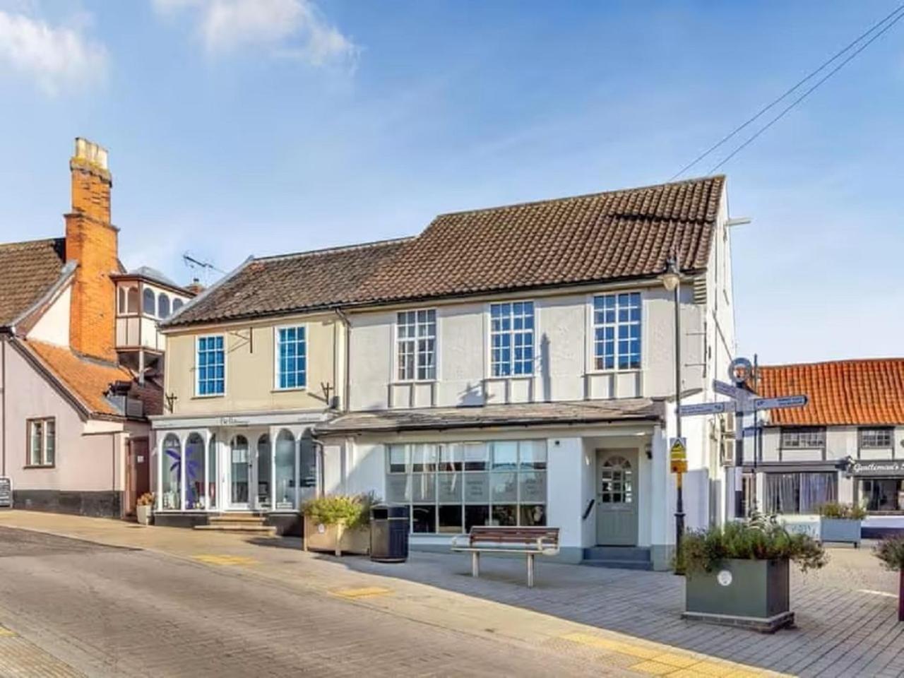 Flat In Heritage Triangle, * Diss