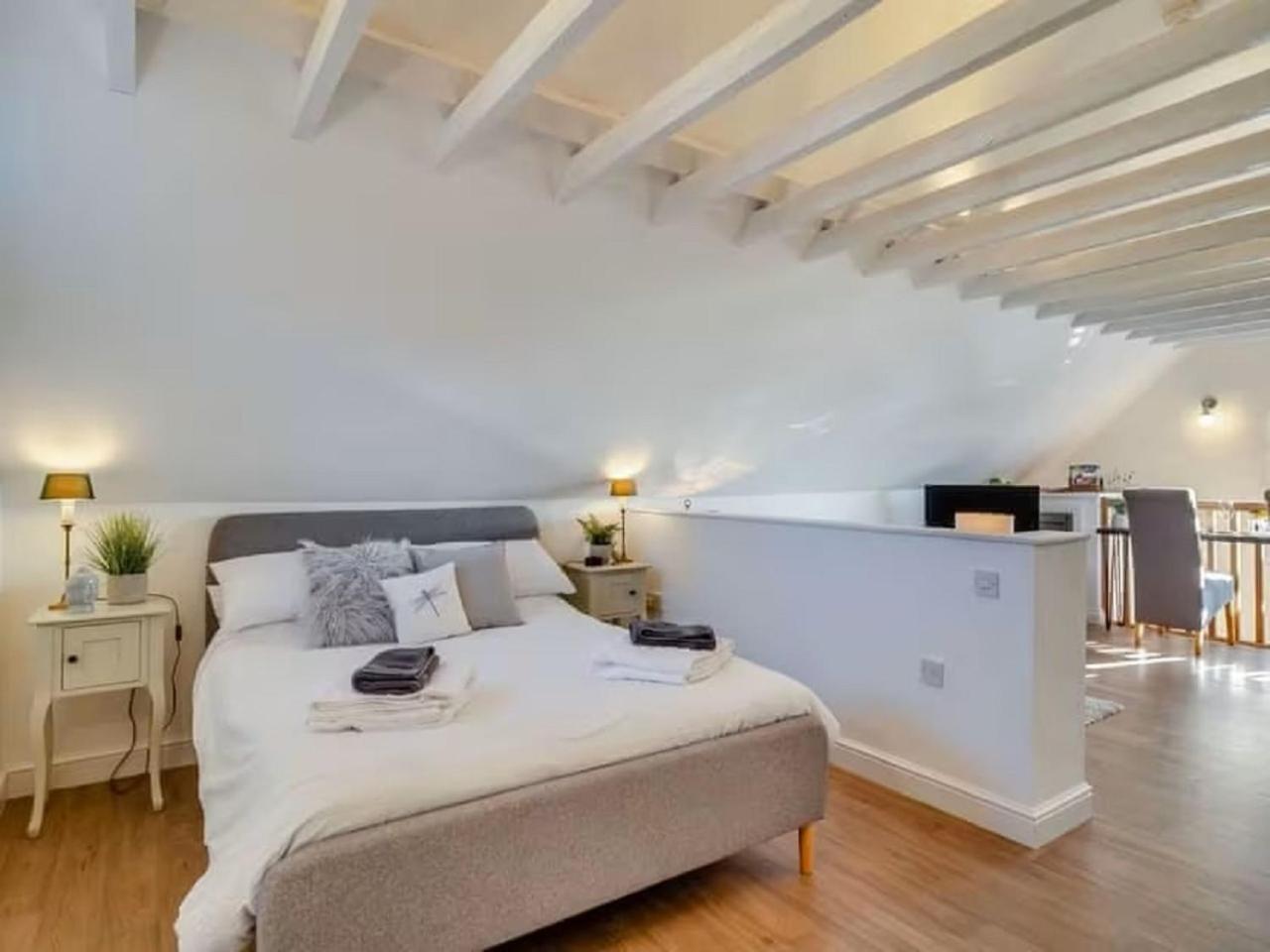 Flat In Heritage Triangle, Apartment