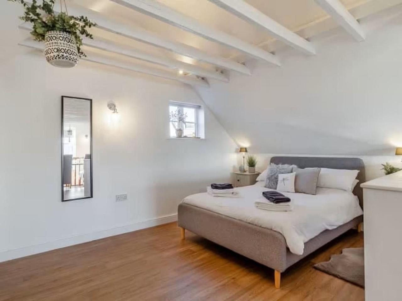 Flat In Heritage Triangle, Apartment