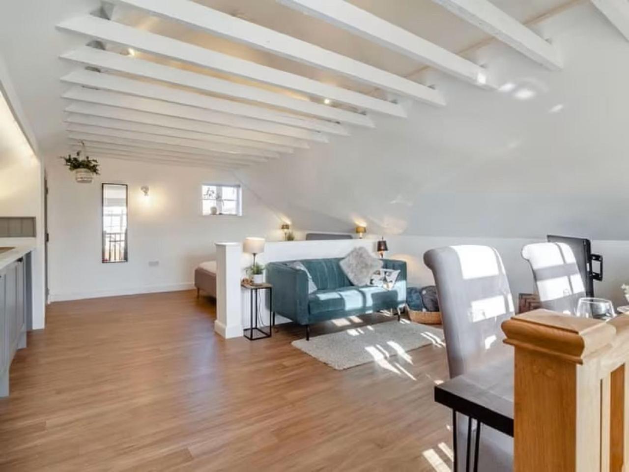 Flat In Heritage Triangle, * Diss